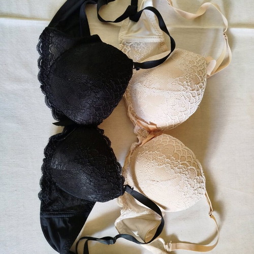 Bras used, set of 2 pieces 75B with padding