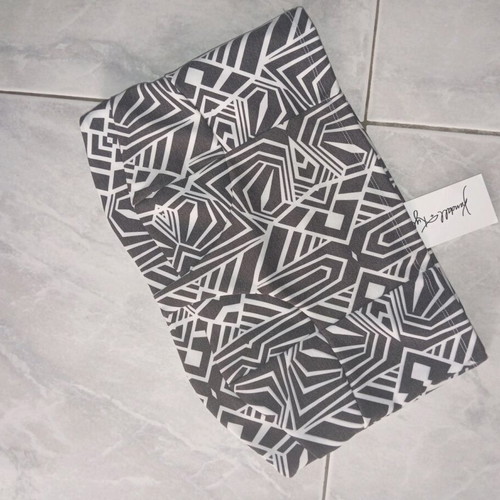 Kendall + Kylie blouse new, size L, black and white