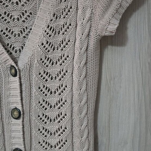 Seasonal knitted cardigan H&M like new, beige, size M