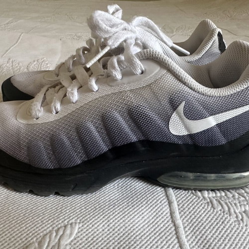 Nike athletic shoes used, size 40, black and white