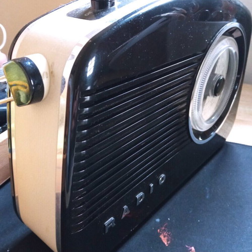 Radio used, Chinese, clear reception, 32x22 cm