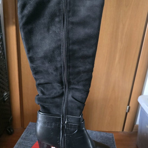 Boots below the knee like new, size 38, black and silver