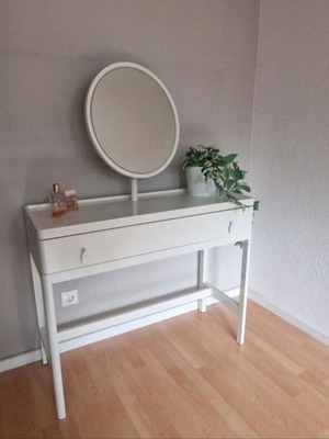IKEA Vinstra White Dressing Table like new with oval mirror and drawer