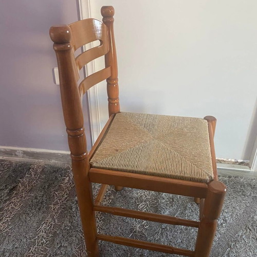 Wooden chairs traditional style, like new, set of 4
