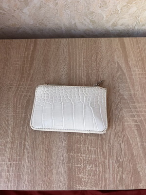 White Cardholder imitation snake skin with zip pocket and card slots like new