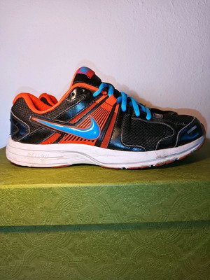Nike women's athletic shoes used, size 40, multicolor