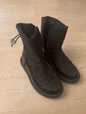 Girls' boots size 33 like new