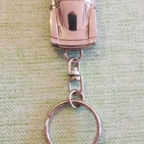 Ferrari Enzo Collectible Metal Keychain Shell V-Power 2007 like new