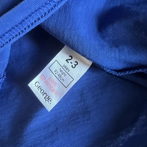 Set of shorts and sleeveless top like new, 2-3 years