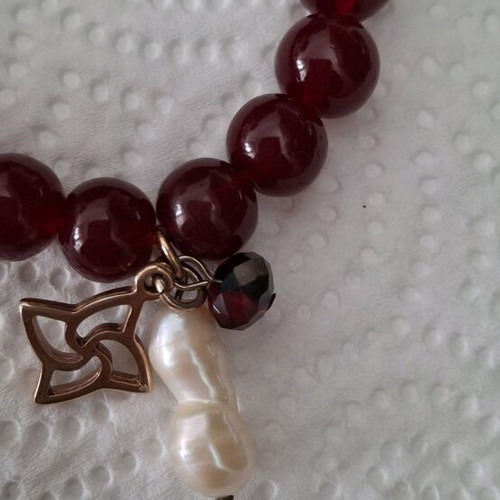 Elastic bracelet with semi-precious stones and pearl like new