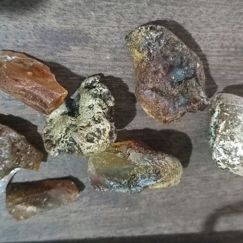 Low pressure amber unprocessed, 16 pieces, 40 grams