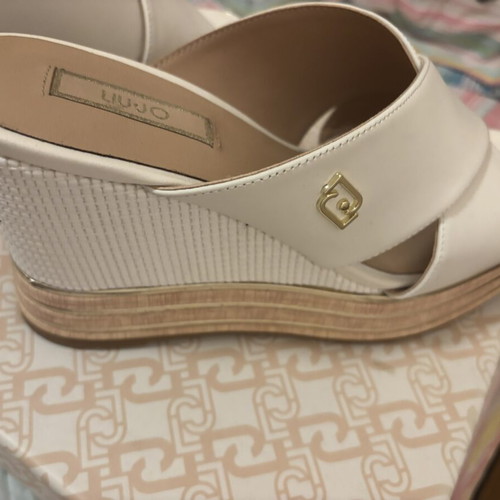Liu Jo platform sandals size 38 like new, white