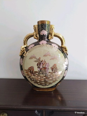 Large Chinese Satsuma vase like new