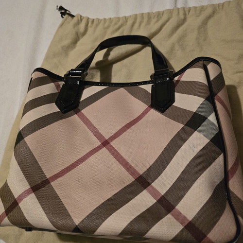 Burberry handbag like new, black and beige