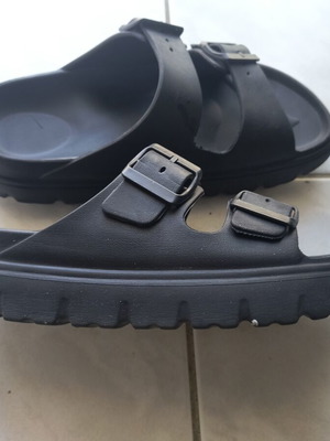 Rubber women's slippers size 40 like new, platform