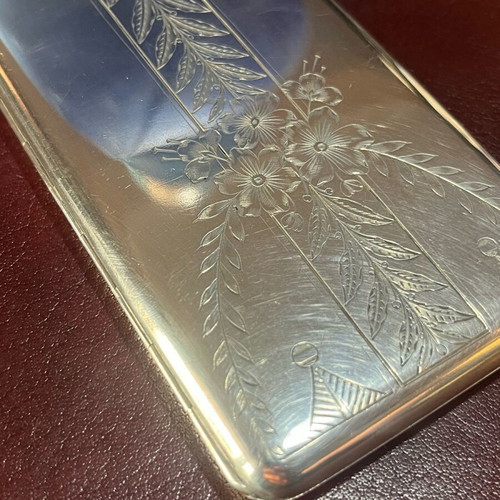 Silver cigarette case used with red stone and gold plating