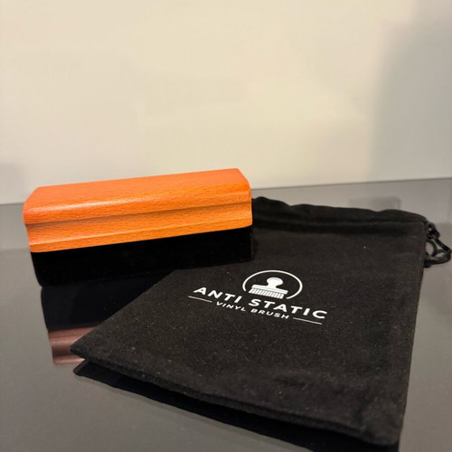 Anti-static vinyl brush like new, wooden velvet