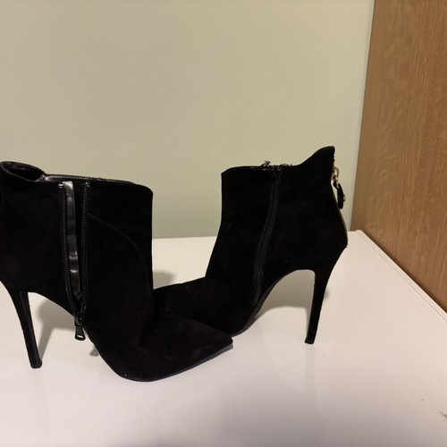 Mourtzi ankle boots size 38 like new, high heel, black