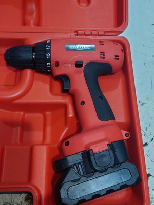 Maktec by Makita drill driver like new with two 2ah lithium batteries
