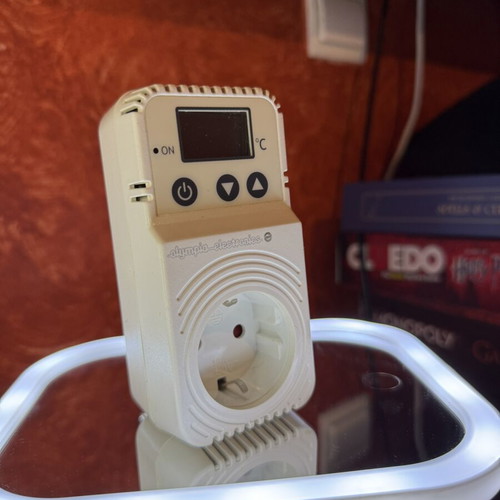 Olympia Electronics Digital Plug-In Thermostat Like New