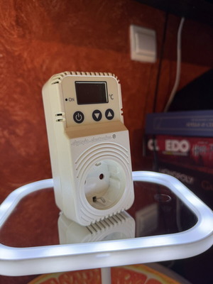 Olympia Electronics Digital Plug-In Thermostat Like New