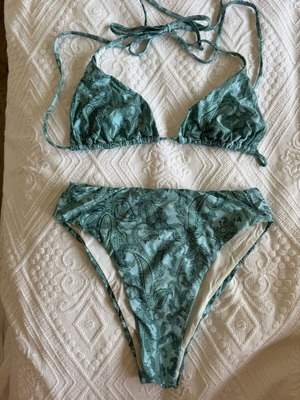 Vassia kostara bikini