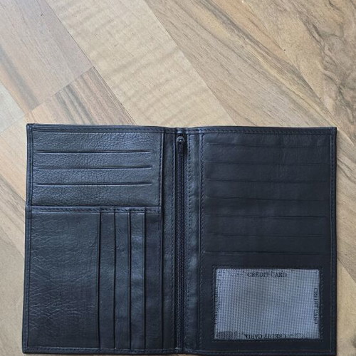 Large men's wallet like new, black leather, 14 card slots