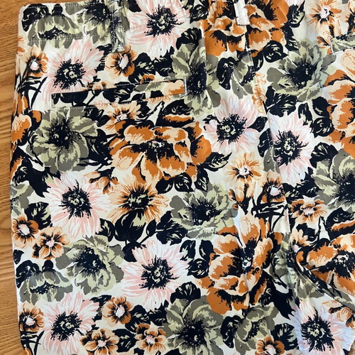 Levi's floral bermuda shorts XL like new, multicolor