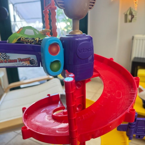 VTech large 2-in-1 tower with toy car like new