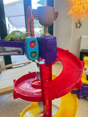 VTech large 2-in-1 tower with toy car like new