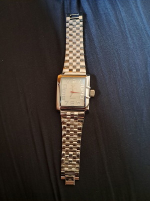 Wristwatch grey color, new, needs batteries