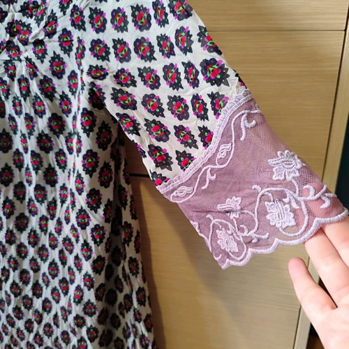 Printed blouse dress with lace sleeves like new
