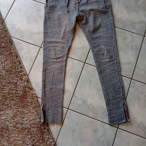 Gray harem-style sweatpants used, with zipper at the hem