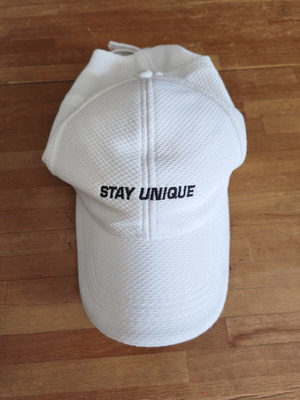 Set of 4 hats, black and white, one size