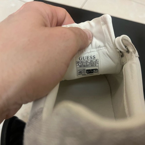 Guess men's sneaker 43 like new, white