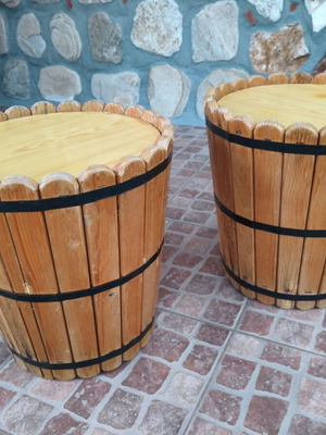 Σετ 2 χειροποίητα ξύλινα σκαμπό και βοηθητικά τραπεζάκια ρουστίκ στυλ βαρελιού μεταχειρισμένα