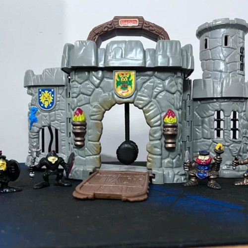 Fisher Price Great Adventures Castle 1995 σαν καινούργιο με φιγούρες