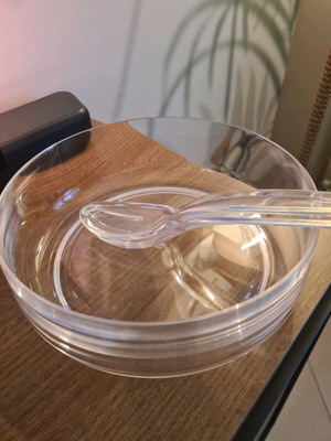 Σαλατιέρα plexi glass καινούργια με κουτάλες σερβιρίσματος