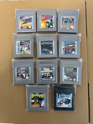 Nintendo GameBoy with 11 games like new