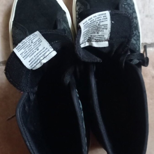 Nike women's black athletic boots size 38.5, suede and textured sides
