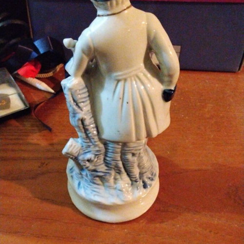 Porcelain figurine of colonial era musician like new, white and blue with gold details