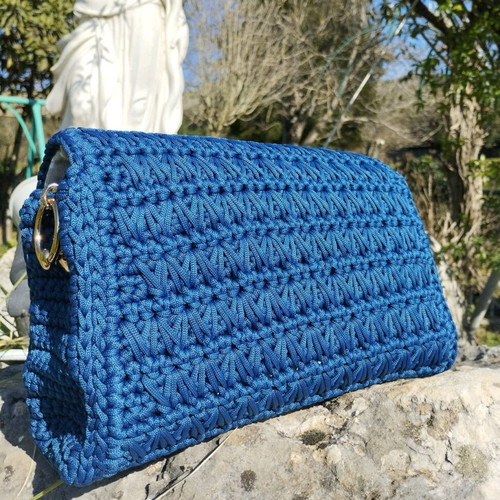 Handmade knitted shoulder bag blue, lined with gold details