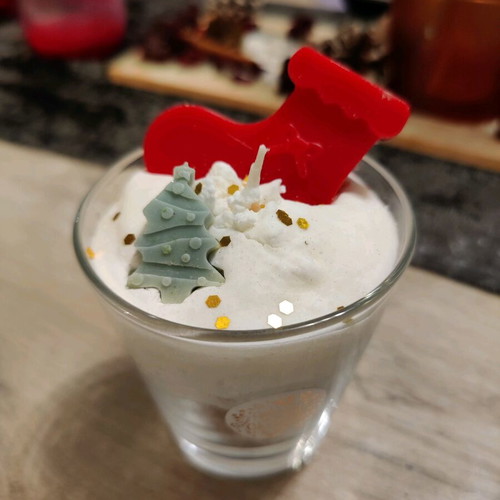 Handmade Christmas candle in glass new