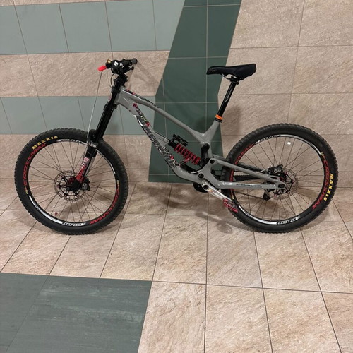 Nukeproof Dissent 2021 downhill bike like new, size XL, 27.5" wheels