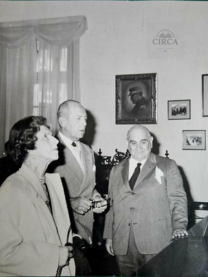 Φωτογραφία Βασιλιά Παύλου Ελλάδος μεταχειρισμένη, επίσκεψη σε μουσείο 1960