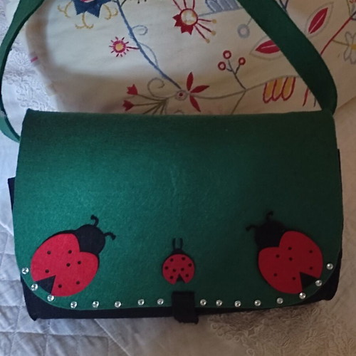 Crossbody bag in black and green felt, no name