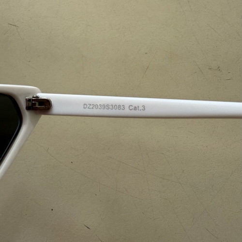 Cat eye sunglasses white like new with UV protection