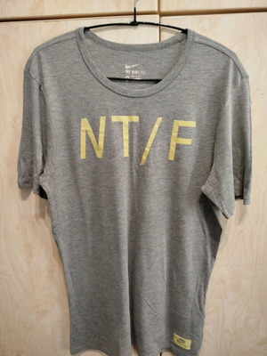 Nike unisex t-shirt medium-large like new, gray and yellow
