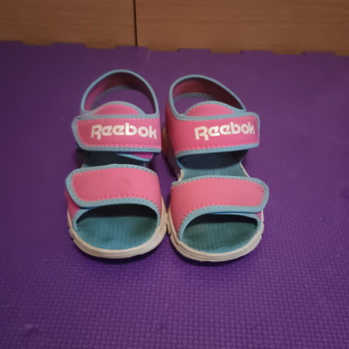 Reebok sandals size 31.5 like new, pink, very comfortable