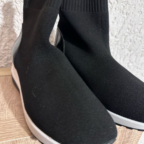 Voi Noi women's sock-style athletic shoes size 41 like new, black
